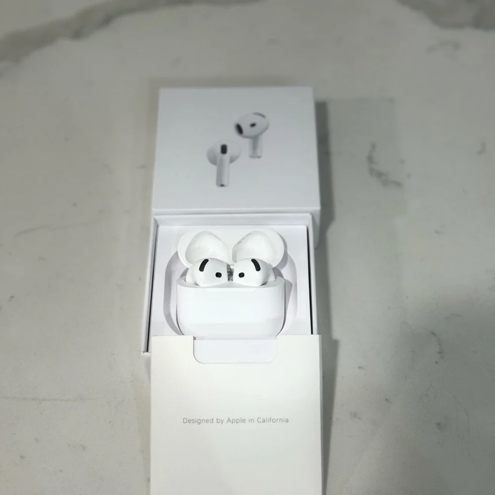 Apple AirPods Pro - Sleek White Design